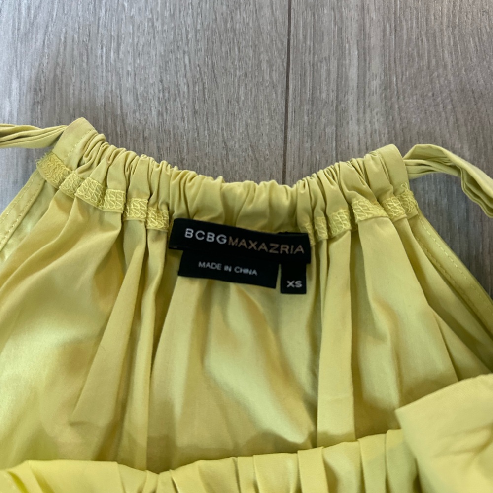 BCBGMaxAzria Yellow Ruched Top - Picture 3 of 4